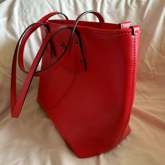 Coach City Zip Tote Women's Handbag - True Red NEVER USED Style No. F58846 - Picture 5 of 11